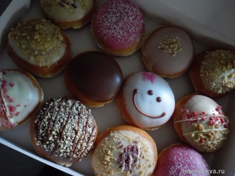 Krispy Kreme, сеть пончиковых, Комсомольская площадь, 2 (1 этаж)