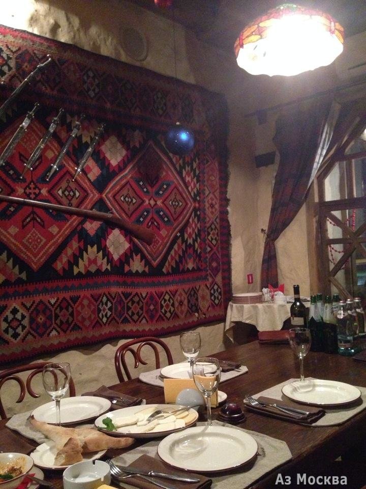 Кабанчик, ресторан грузинской кухни, Красина, 27 ст1 (1 этаж)