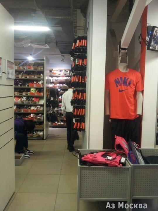 Nike, сеть магазинов спортивной одежды и обуви, Орджоникидзе, 11 (1 этаж)